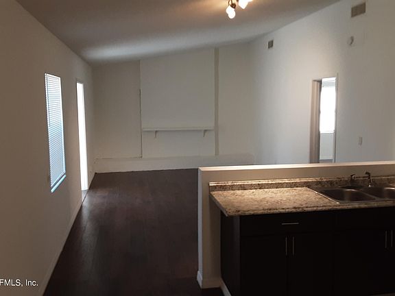 3rd image of 4010 Peach Dr