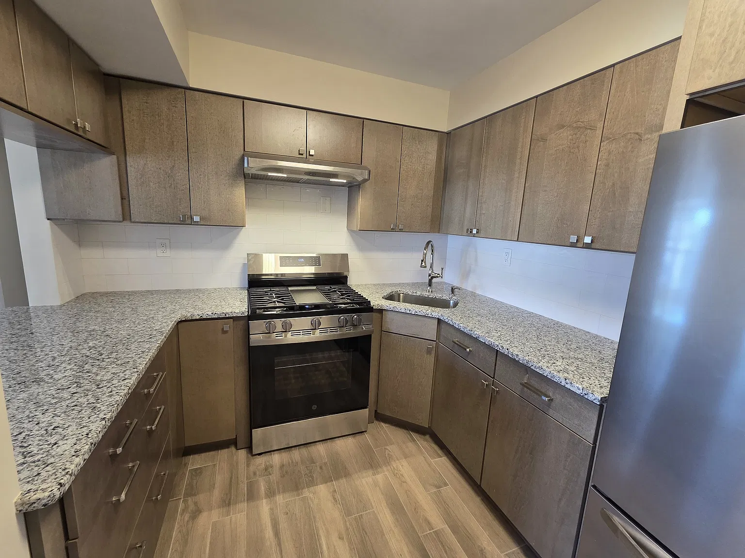 3 bed, $2,950 — Photo 3