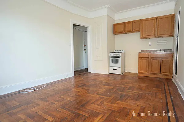 Rented by Norman Raindel, LREB | media 17