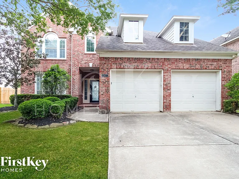 7407 Pony Crk — Photo 1