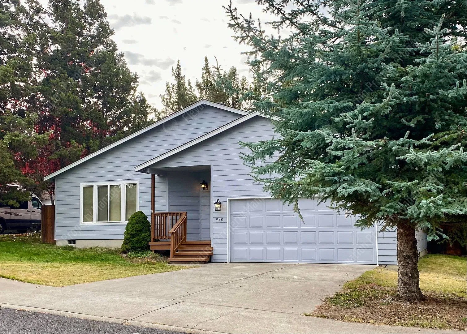 Attractive 3 bd Southern Crossing Home — Photo 1