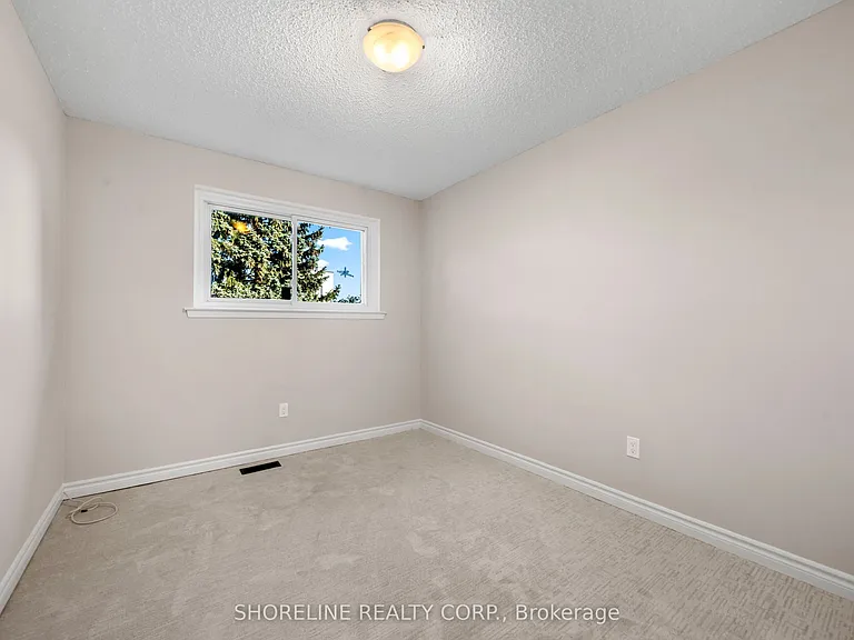 608 Raphael Ave #UPPER — Photo 22