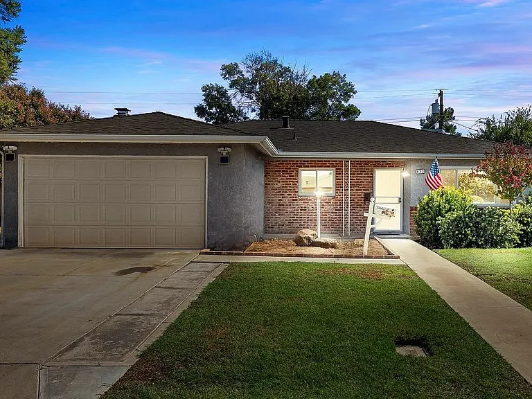 33 Russell Ave — Photo 40