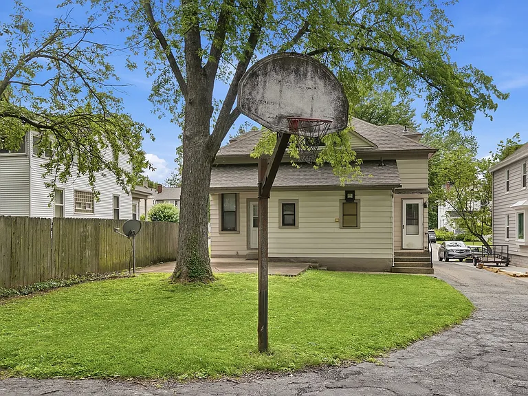 3774 Drake Ave — Photo 48
