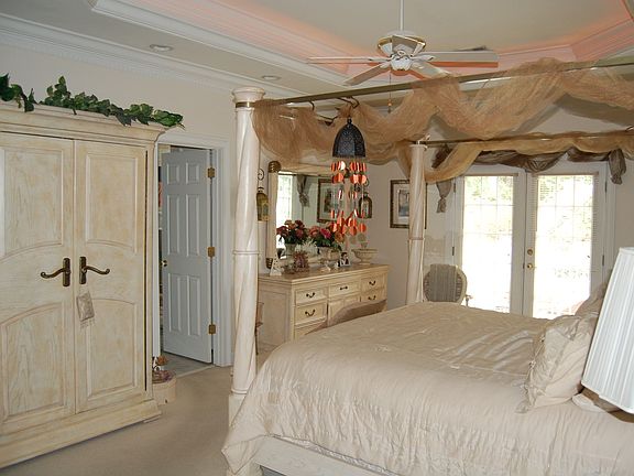 4th image of 1 Lake Como Ct