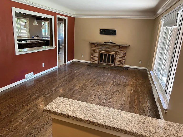 38259 Sheffield St — Photo 21