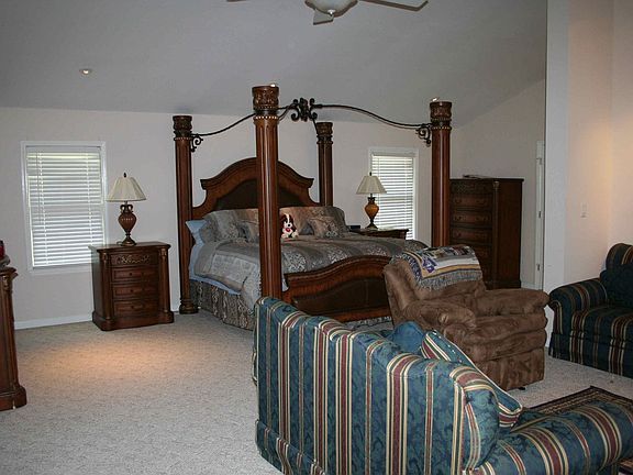 Master bedroom is 25 ft wide