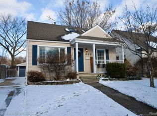 222 Highland Ave, Clawson, MI 48017