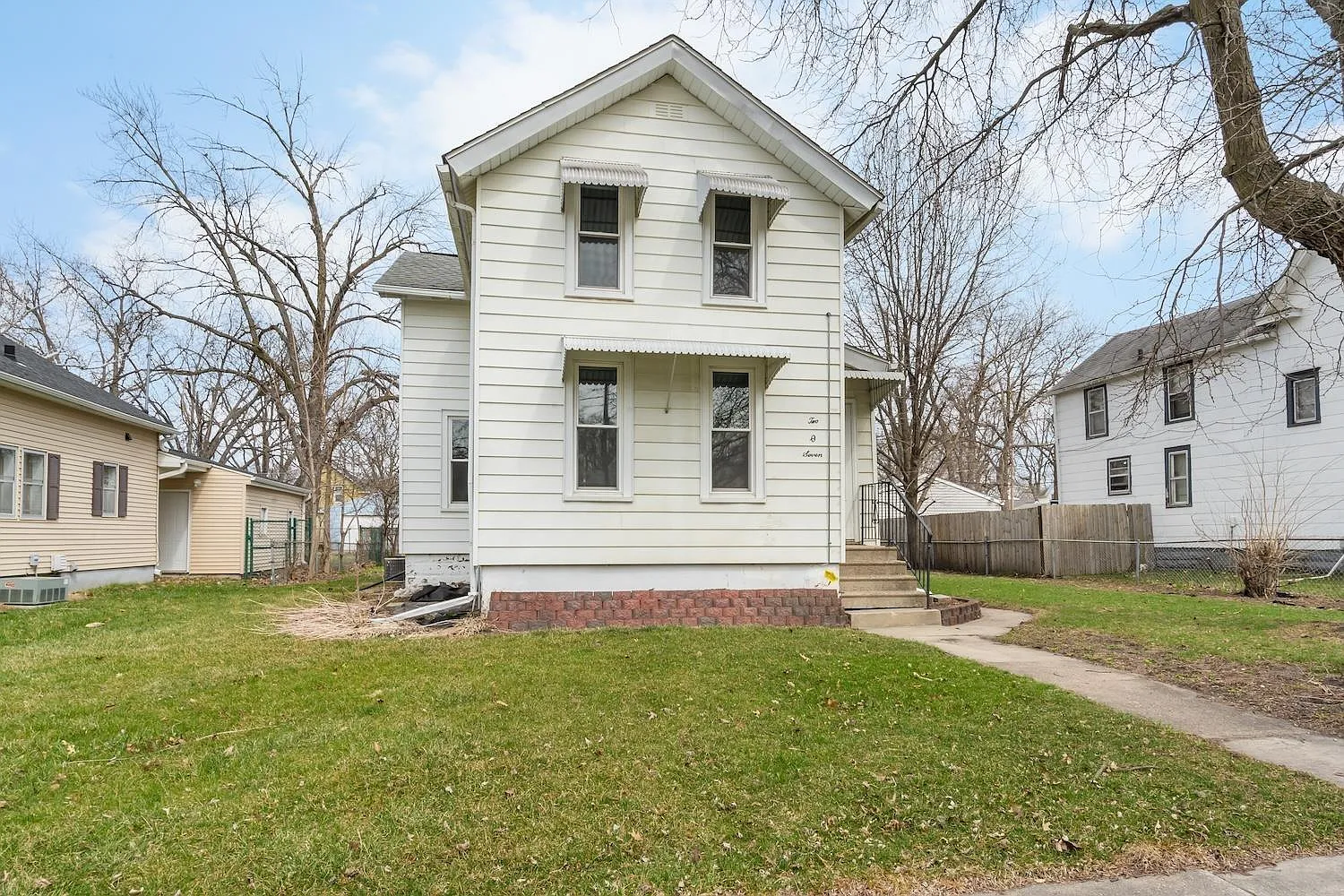207 Denver St photo 1
