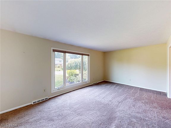 4th image of 4792 Geraldine Ave