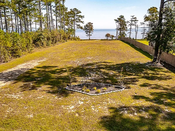 107 Cedarwood Dr, Havelock, NC 28532