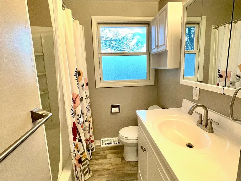 110 Grandy Dr — Photo 5