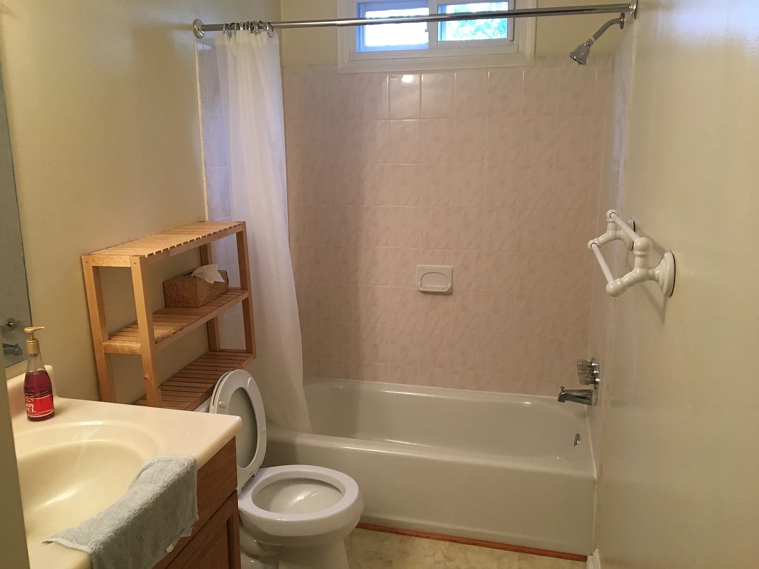 1 bed, 1.5 bath, 1200 sqft, $1,350 — Photo 4