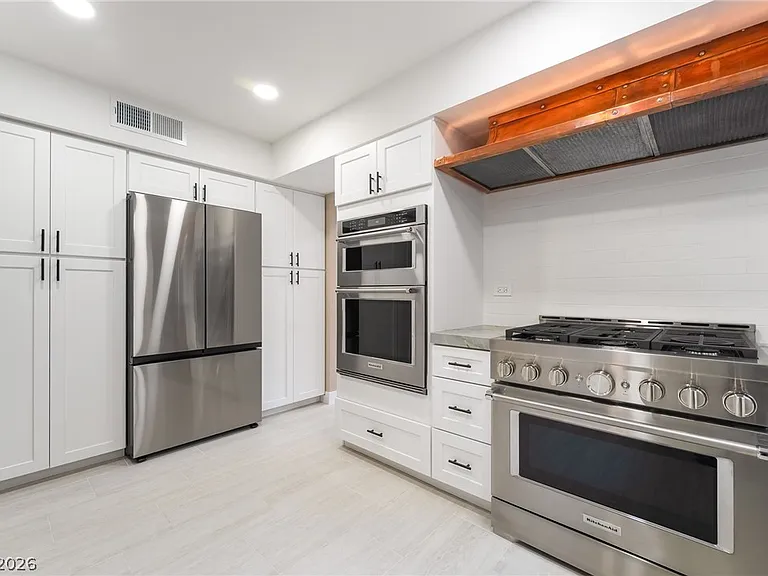 968 Pinehurst Dr — Photo 29