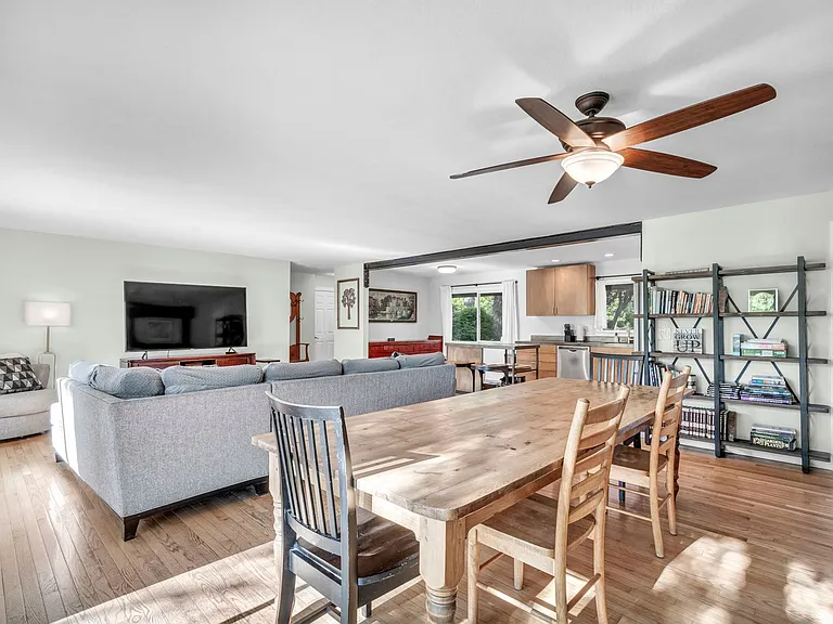 2655 Parkway Dr — Photo 16