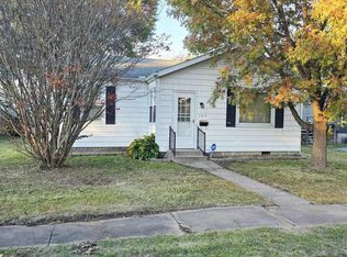 1317 W Cherry St, Herrin, IL 62948