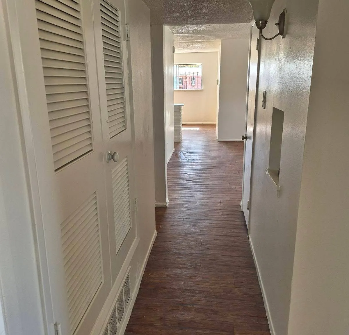 3 bed, 1233 sqft, $1,499 — Photo 2