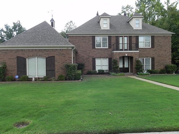 Large windows bring in a lots of light