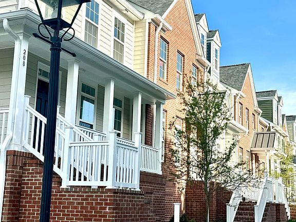 2nd image of 300 Dixon St Unit 207
