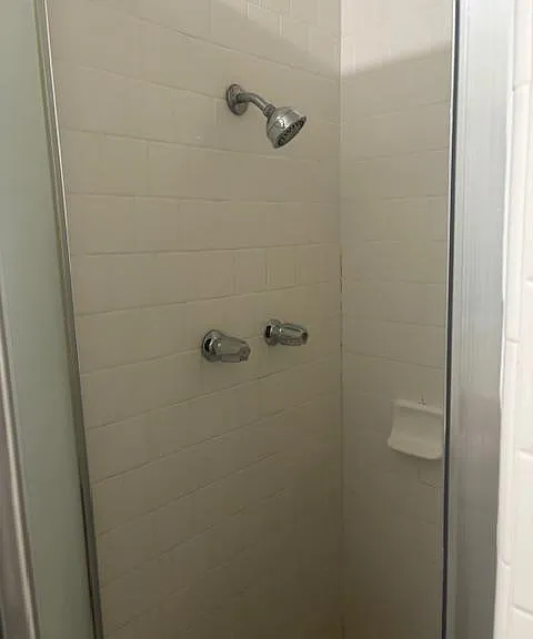 Raymond Manor — Photo 19