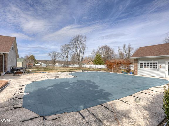 4th image of 129 Riverview Dr