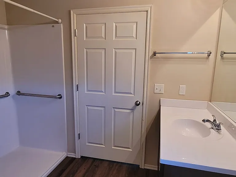 1101 Ironstone Dr — Photo 2