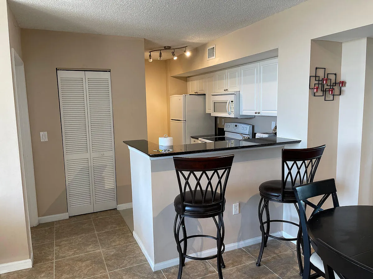 Building Photo - 651 Okeechobee Blvd #501