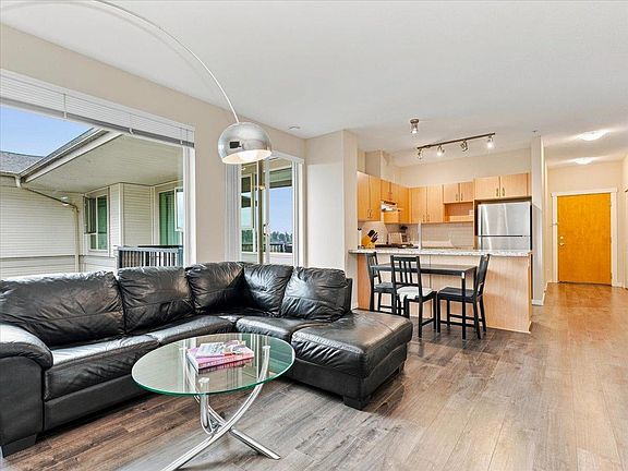 4th image of 4728 Dawson St #401