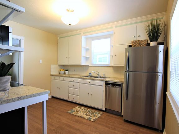 5th image of 1074 Langeland Ave
