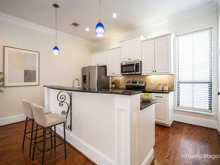 3119 Fairdale Oaks E — Photo 3