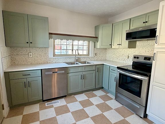 2nd image of 921 S Washington St