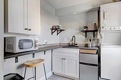 5th image of 2201 Grosvenor Ct