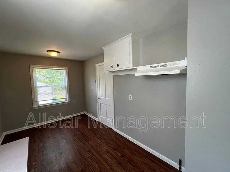 1480 E 196th St — Photo 22
