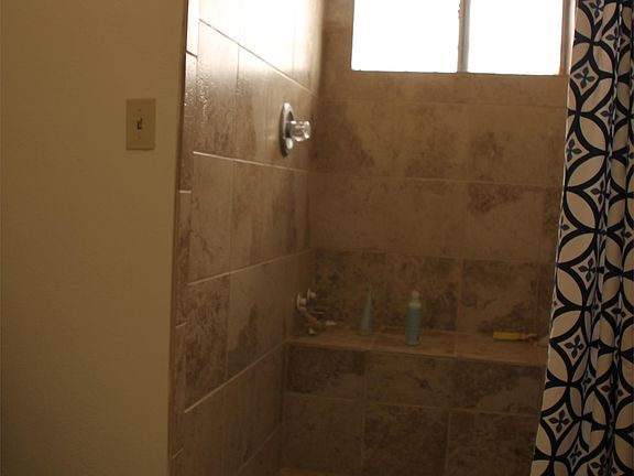 5th image of 715 W 30th St #3