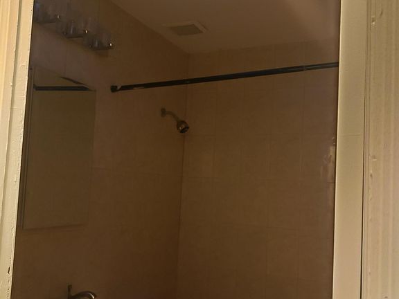 5th image of 766 E 211th St