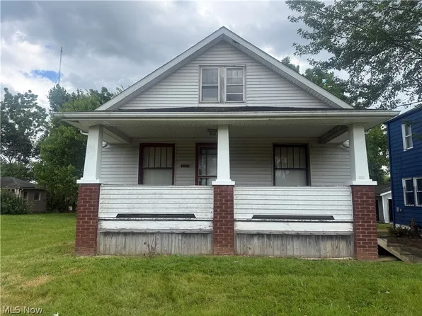 261 Hilton Ave, Youngstown, OH 44507
