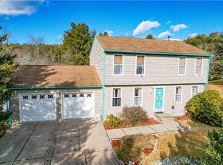 8 Teaberry Ln, Hope Valley, RI 02832