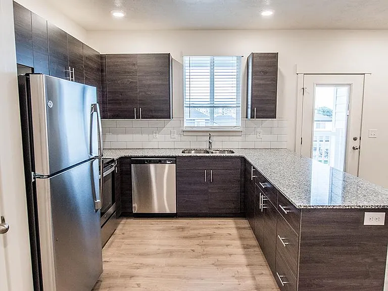 TRAIL HOLLOW APARTMENTS — Photo 5