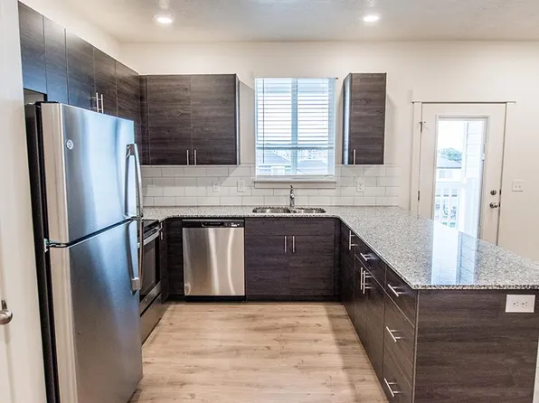 TRAIL HOLLOW APARTMENTS