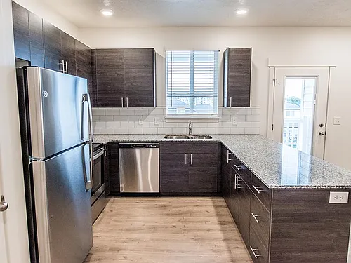 TRAIL HOLLOW APARTMENTS Photo 1