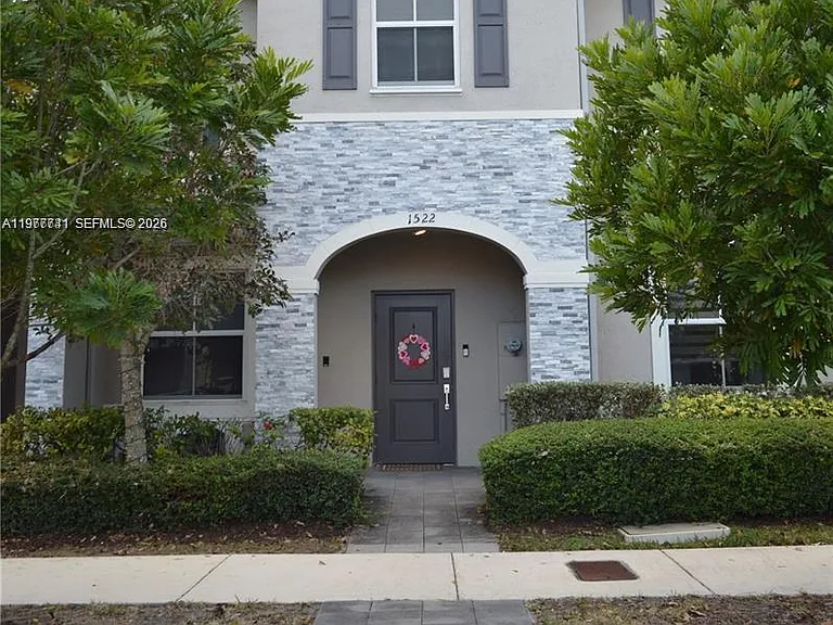 1522 SE 26th Ter — Photo 1