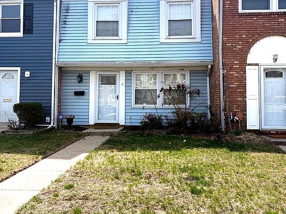 2nd image of 8 Ridgewood Pl