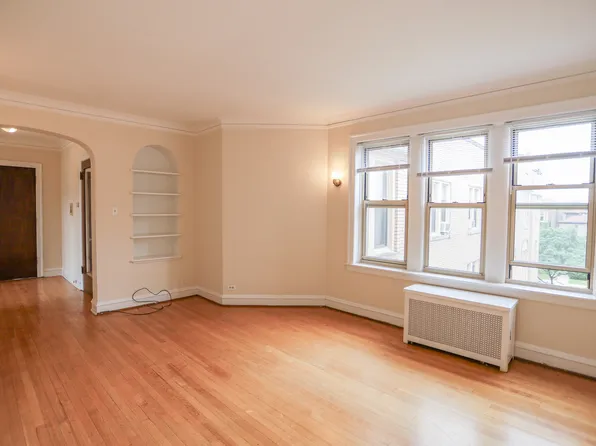 7443 N Claremont Ave #2A, Chicago, IL 60645