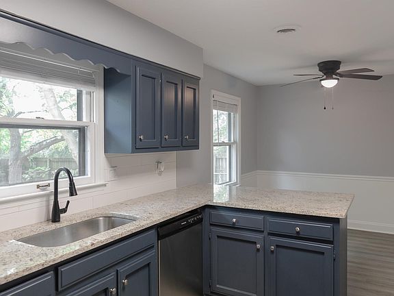 3rd image of 2221 Villaret Dr SW