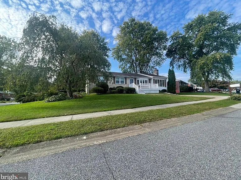1600 Afton Dr — Photo 3