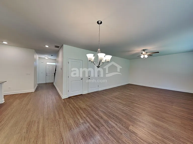 312 Bourne St — Photo 8