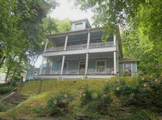 38 W Mountain St, Eureka Springs, AR 72632