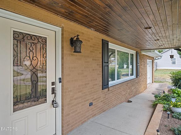 2nd image of 11153 Hughlan Dr