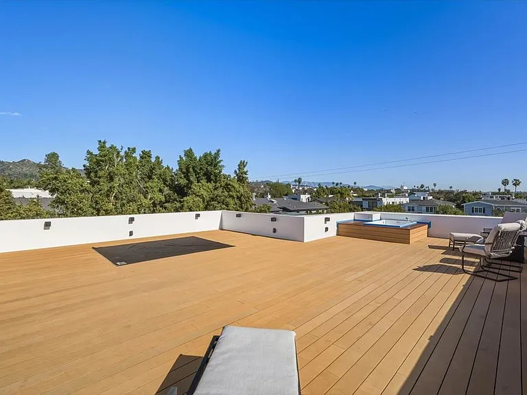 824 N Curson Ave — Photo 45