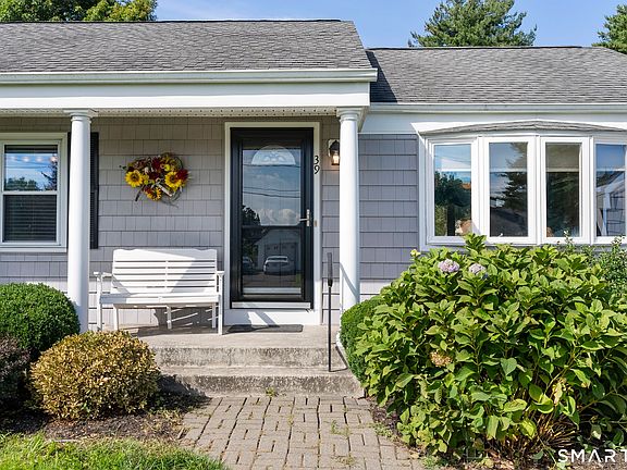 2nd image of 39 Clovercrest Road